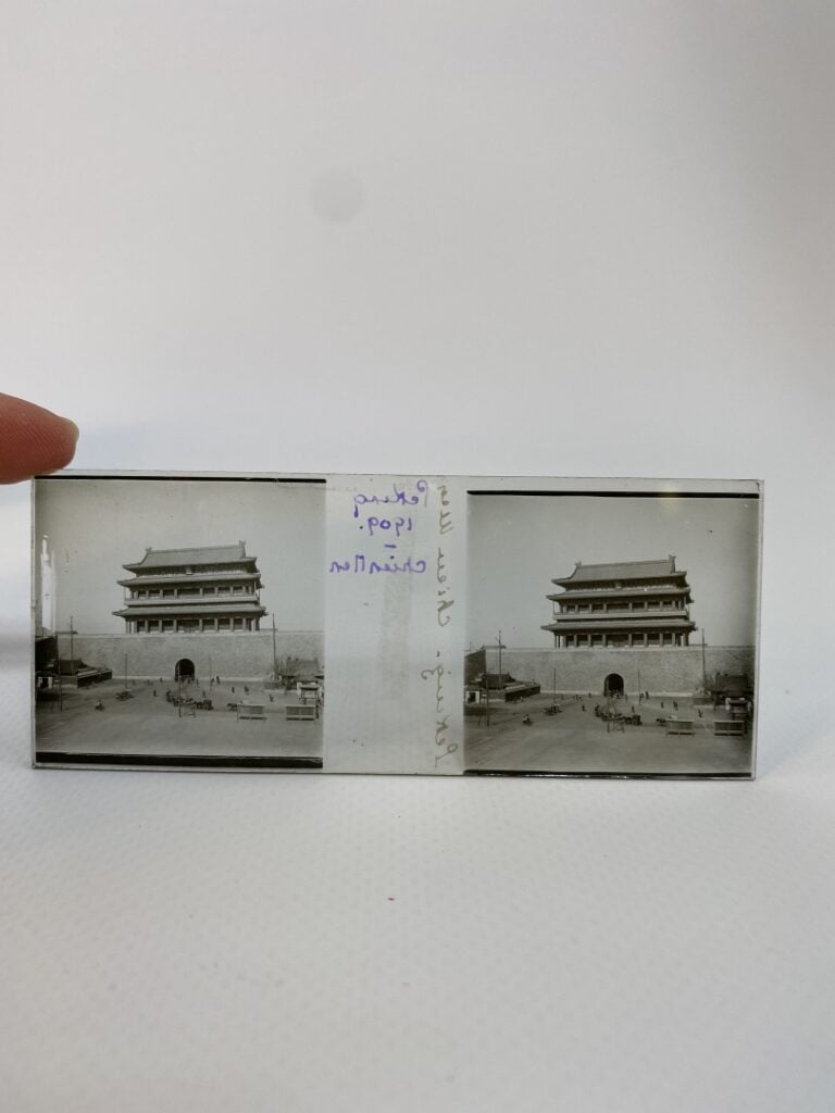 ASIE - Ensemble d'une vingtaine de plaques photographiques stéréoscopiques sur…