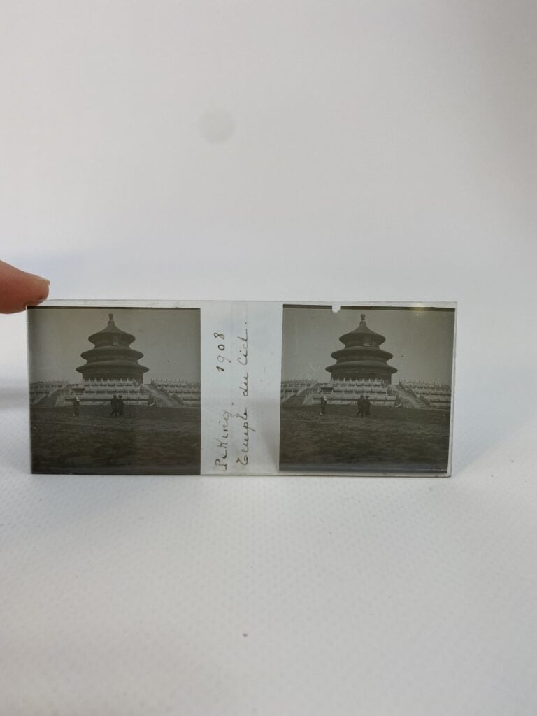 ASIE - Ensemble d'une vingtaine de plaques photographiques stéréoscopiques sur…