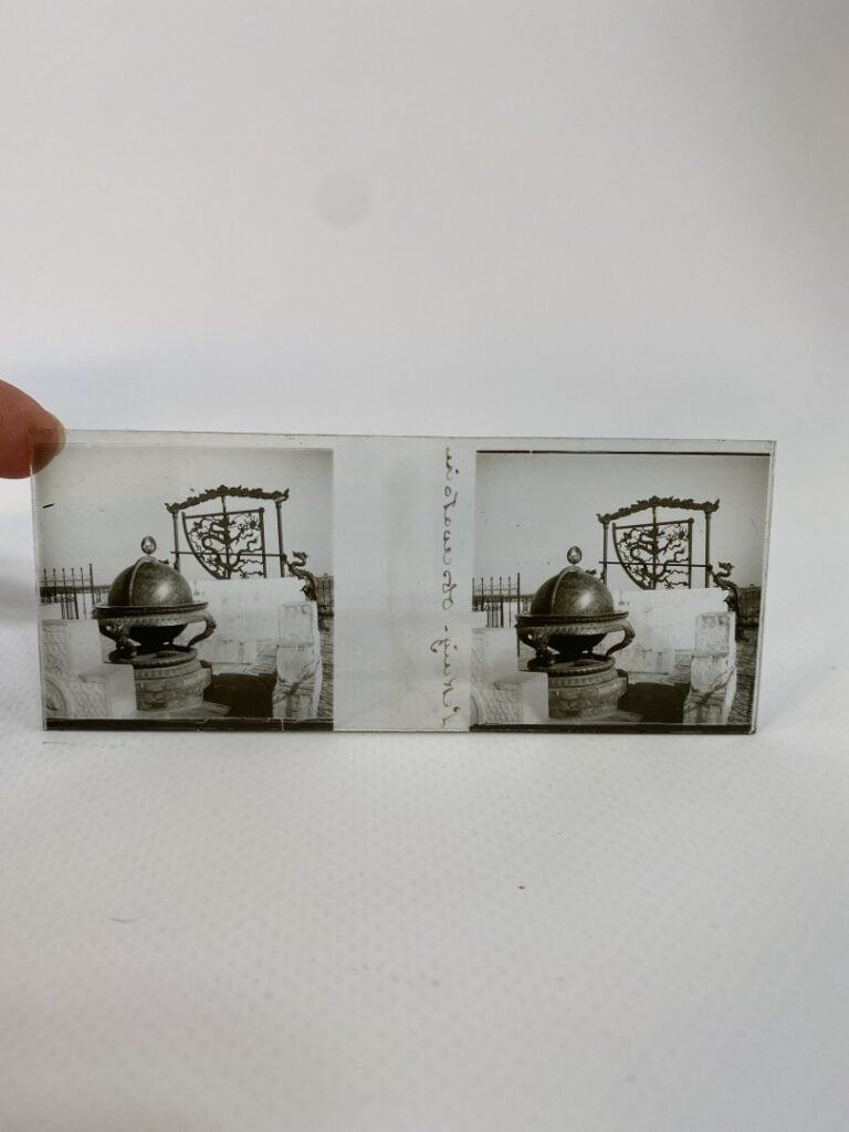 ASIE - Ensemble d'une vingtaine de plaques photographiques stéréoscopiques sur…