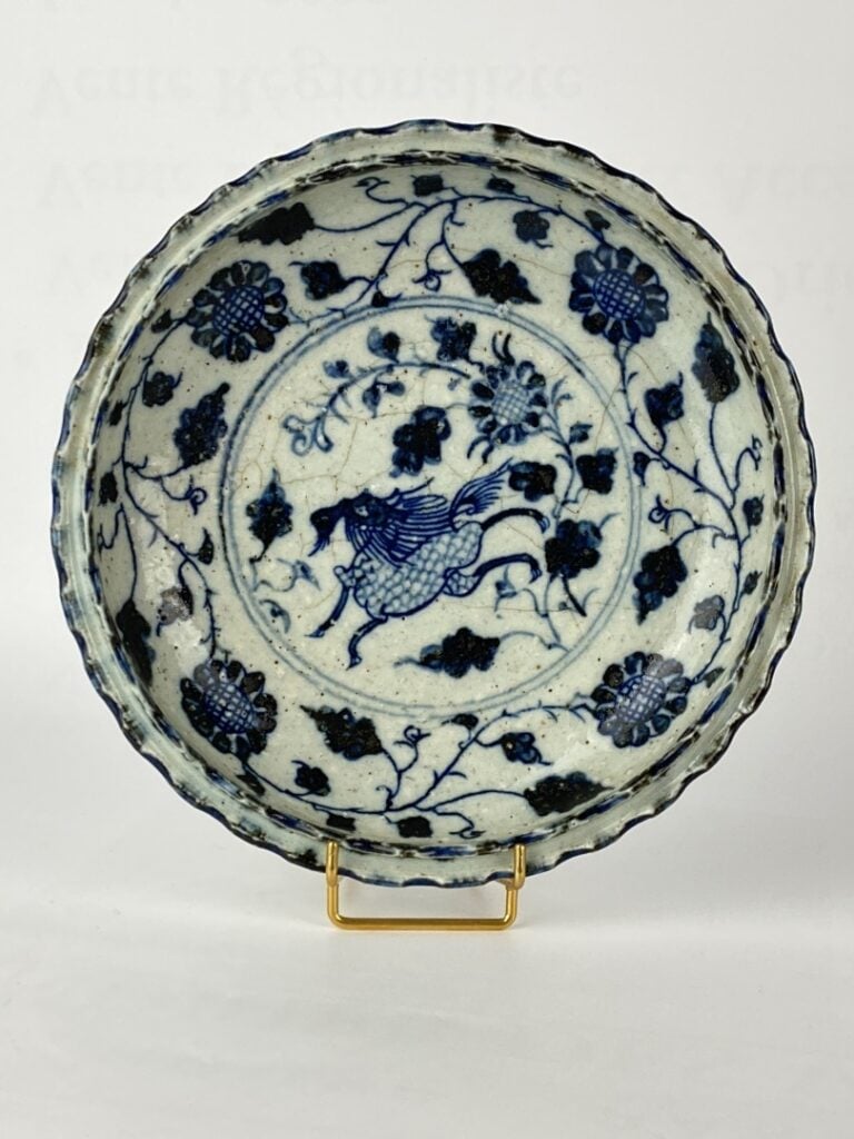 Assiette creuse en faïence émaillé blanc bleu - Chine - De forme polylobée en b…