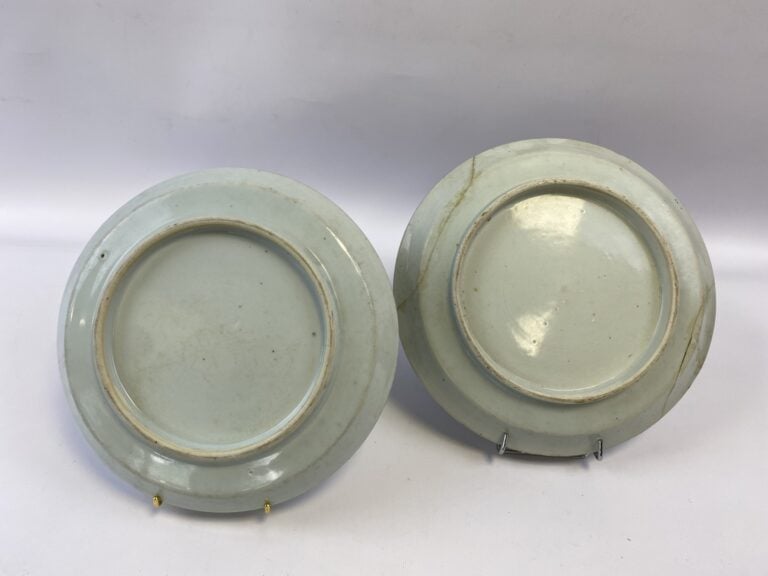 ASSIETTE CREUSE EN PORCELAINE BLEU BLANC - Chine ou Vietnam - Au décor d'un pay…