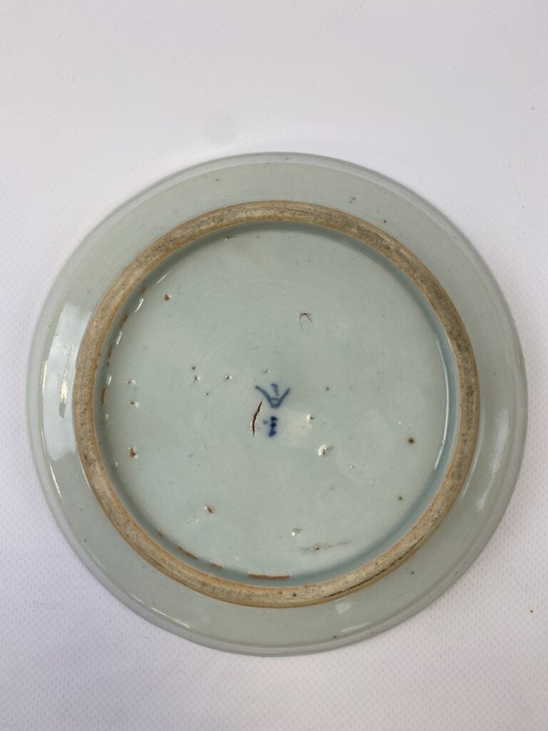 ASSIETTE EN CERAMIQUE BLEU BLANC - Vietnam - Décor au dragon stylisé parmi les…