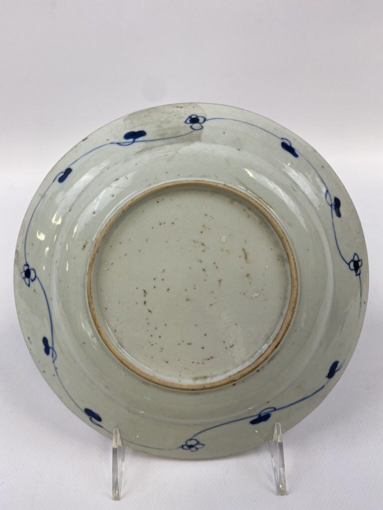 ASSIETTE EN PORCELAINE KRAAK - Chine, Dynastie Ming - D: 21,5 cm - - A KRAAK PO…