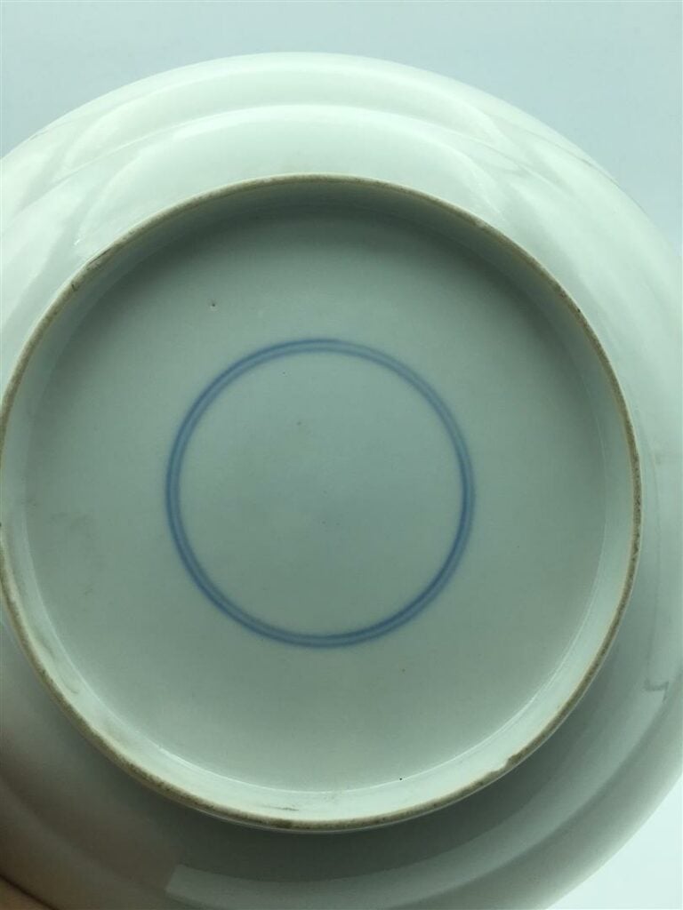 ASSIETTE PORCELAINE A DECOR POLYCHROME DANS LE STYLE DE LA "FAMILLE ROSE" - Chi…