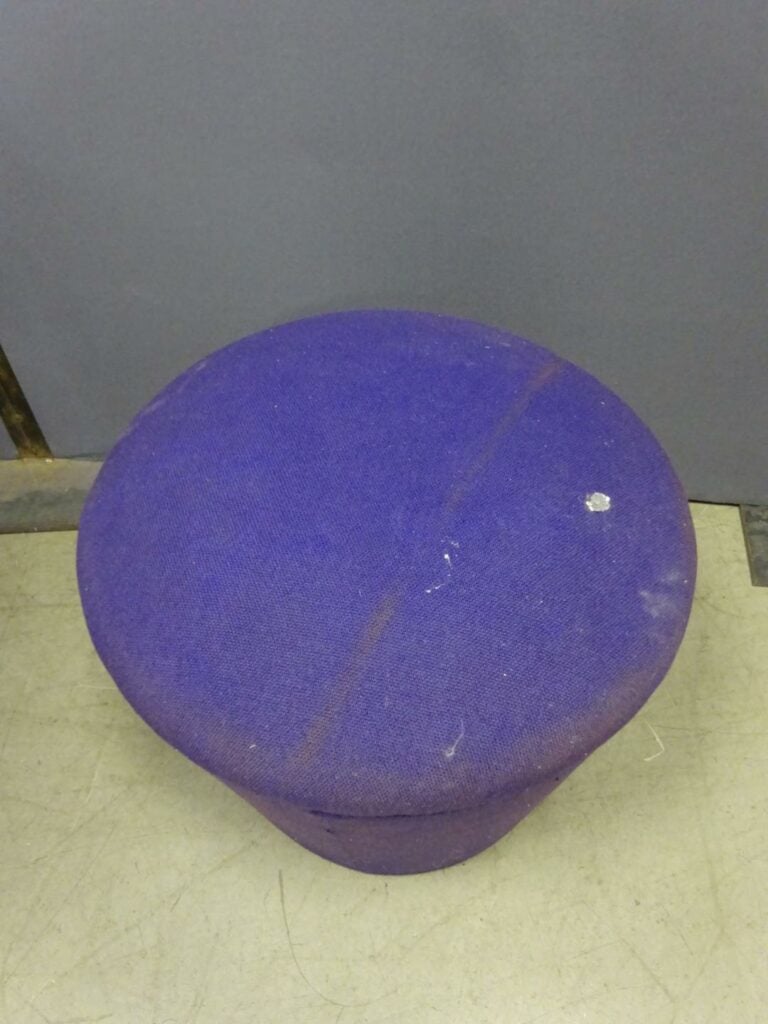 Attribué à Pierre PAULIN. - Pouf "Mushroom", garniture de tissu violet (usures,…