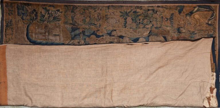 AUBUSSON XVIIIème siècle. - Scène de mariage. - Tapisserie avec usures et resta…