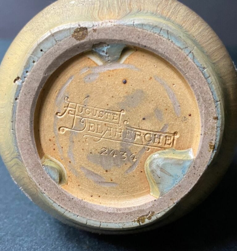 Auguste DELAHERCHE - Vase japonisant à panse bombée et col ourlé en grès émaill…
