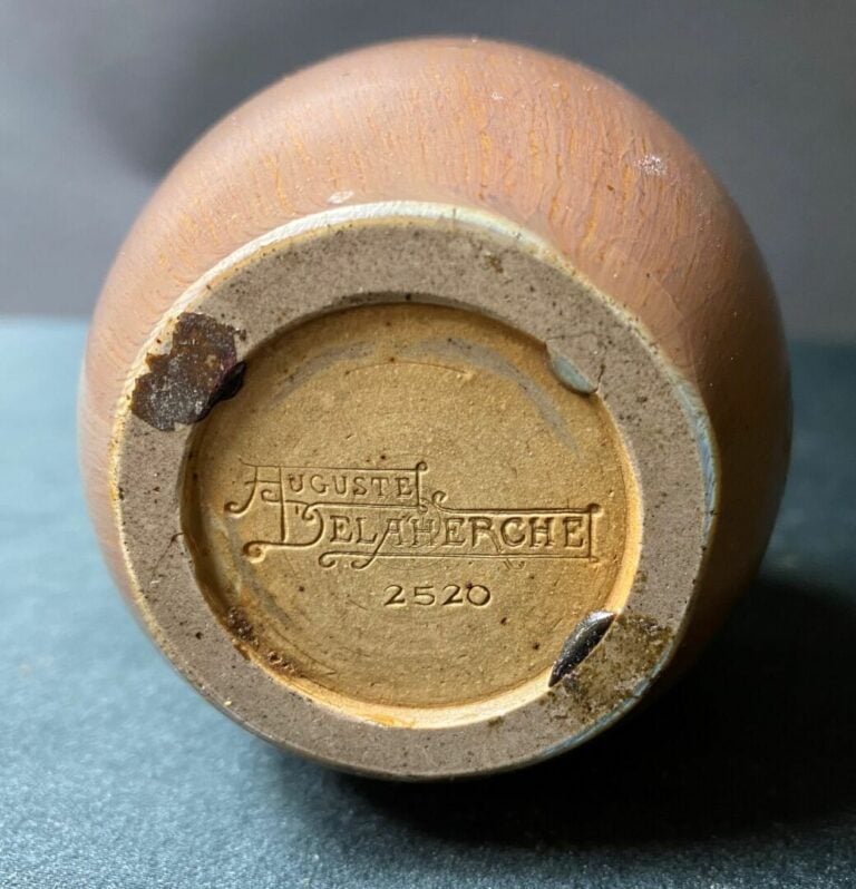 Auguste DELAHERCHE - Vase japonisant à panse bombée et col soliflore en grès ém…