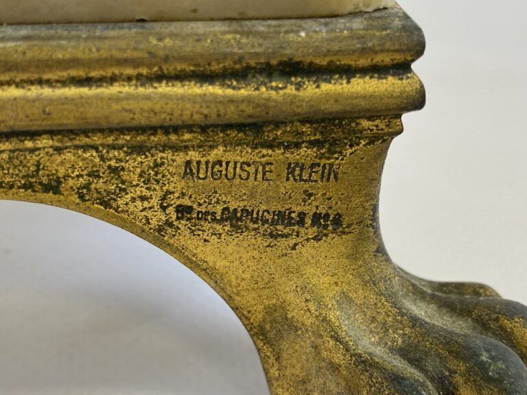 Auguste Klein - Jardinière en bronze doré, émail et onyx de forme rectangulaire…