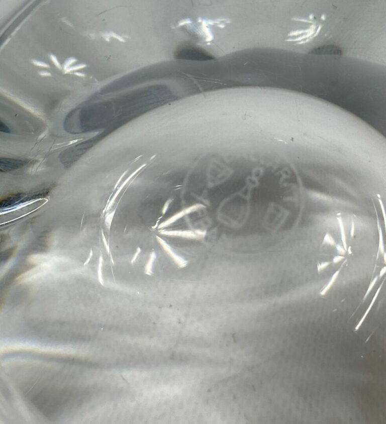 BACCARAT - Coupe vide-poche en cristal en forme de coquille - Marque sous la ba…