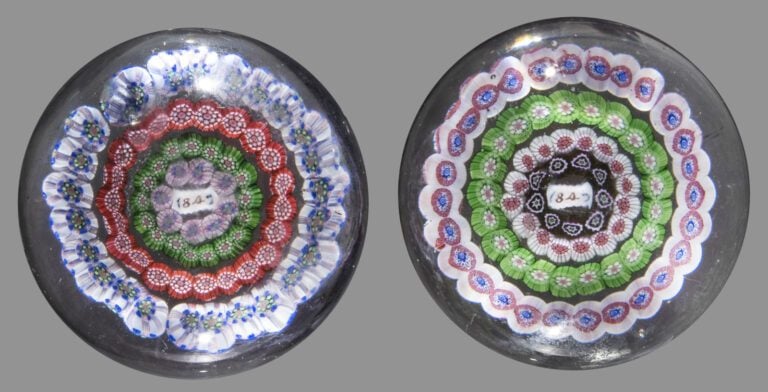 Baccarat « Dupont ». Deux presse-papiers à motif de quatre cercles concentrique…