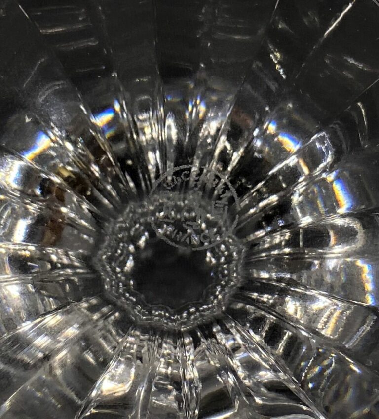 BACCARAT - Ensemble de douze verres à vin et treize verres à eau en cristal tai…