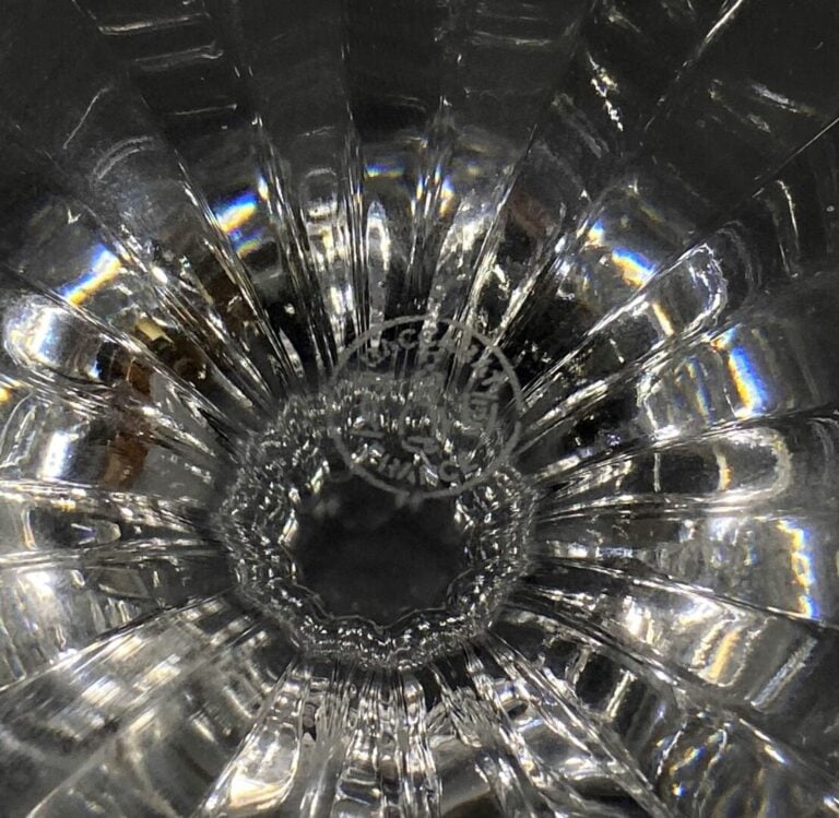 BACCARAT - Ensemble de douze verres à vin et treize verres à eau en cristal tai…