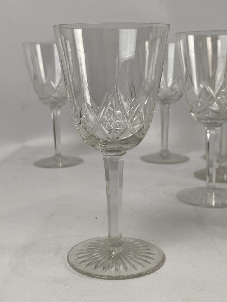 BACCARAT - Partie de service de verres en cristal taillé, comprenant : - - 14 v…