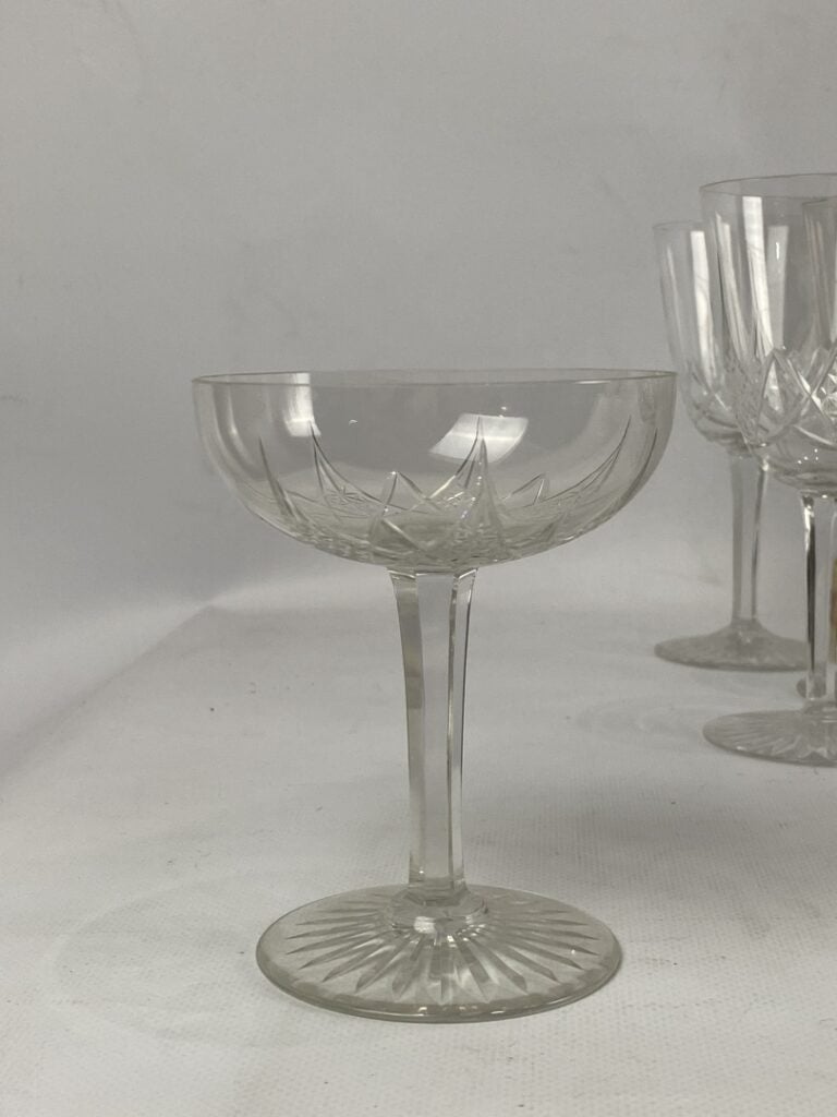 BACCARAT - Partie de service de verres en cristal taillé, comprenant : - - 14 v…