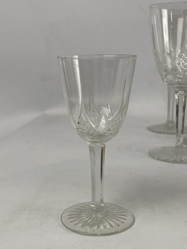 BACCARAT - Partie de service de verres en cristal taillé, comprenant : - - 14 v…