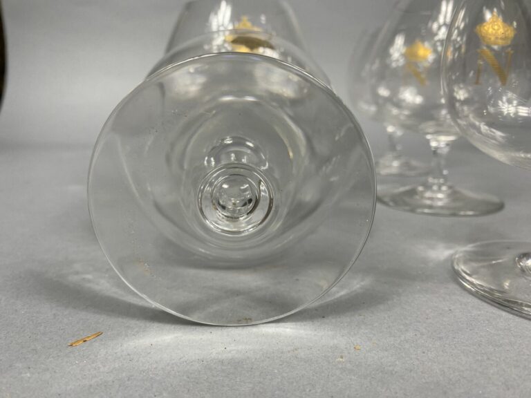BACCARAT & SAINT LOUIS - Ensemble de verres en cristal comprenant six verres à…