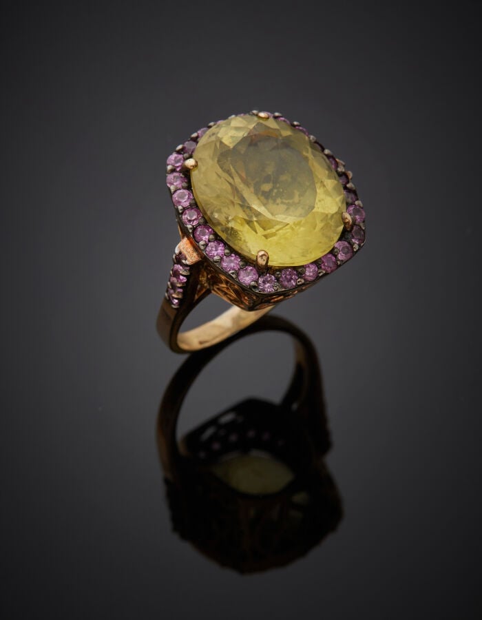 BAGUE en vermeil rose et argent noirci (min. 800‰) serti d'un « quartz lemon »…