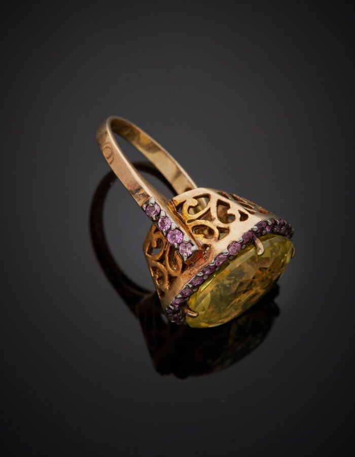 BAGUE en vermeil rose et argent noirci (min. 800‰) serti d'un « quartz lemon »…