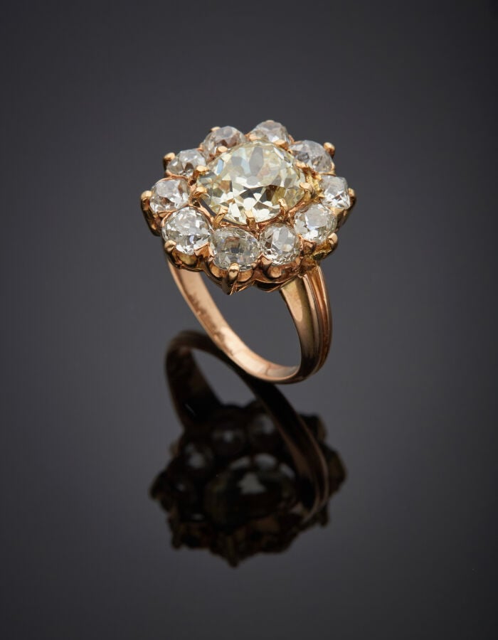 BAGUE "marguerite" en or rose (585 millièmes) 14 carats, serti d'un diamant tai…