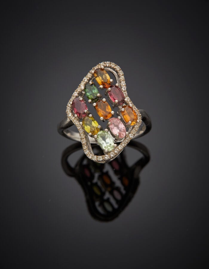 BAGUE « nuage » en argent (925‰) ajouré, serti de douze pierres précieuses oval…