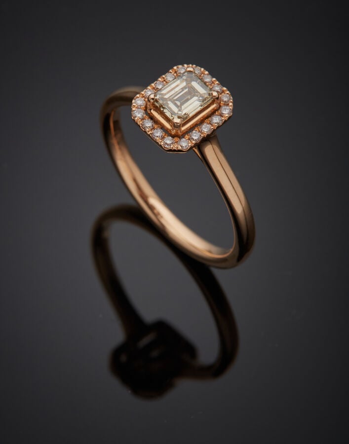 BAGUE octogonale en or rose (750‰) serti d'un diamant FANCY LIGHT YELLOWISH BRO…