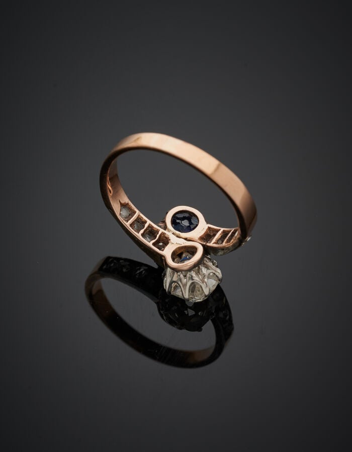 BAGUE « toi et moi » en or rose (585‰) 14 carats et argent (800‰), serti d'un d…