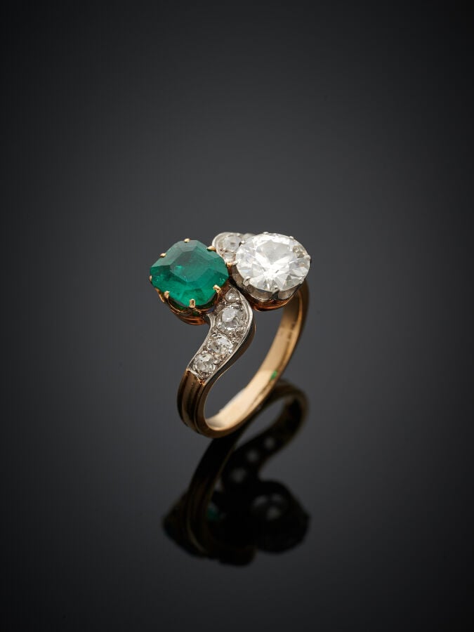 BAGUE « toi et moi » en or rose (750‰) serti d'un diamant taille ancienne et d'…
