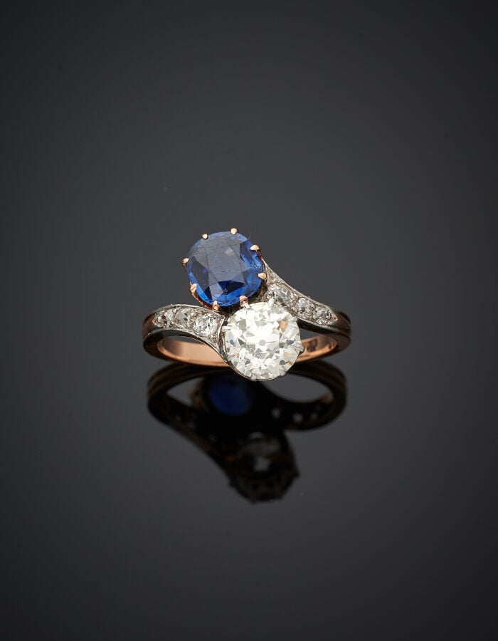 BAGUE « toi et moi » en or rose et or gris (750‰) serti d'un diamant taille anc…