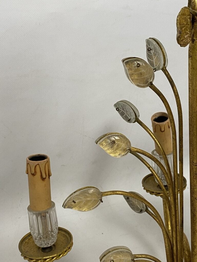 BAGUES (dans le goût) - Lustre à cinq bras de lumières en bronze doré orné de t…
