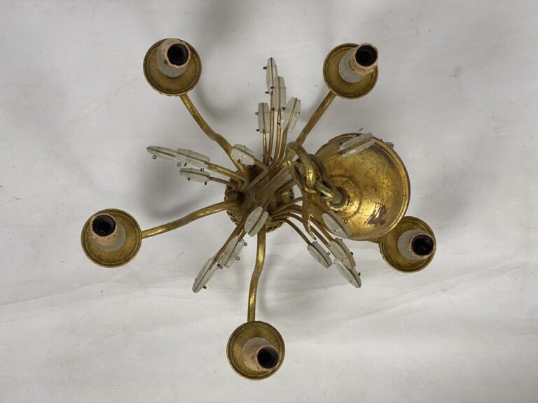 BAGUES (dans le goût) - Lustre à cinq bras de lumières en bronze doré orné de t…