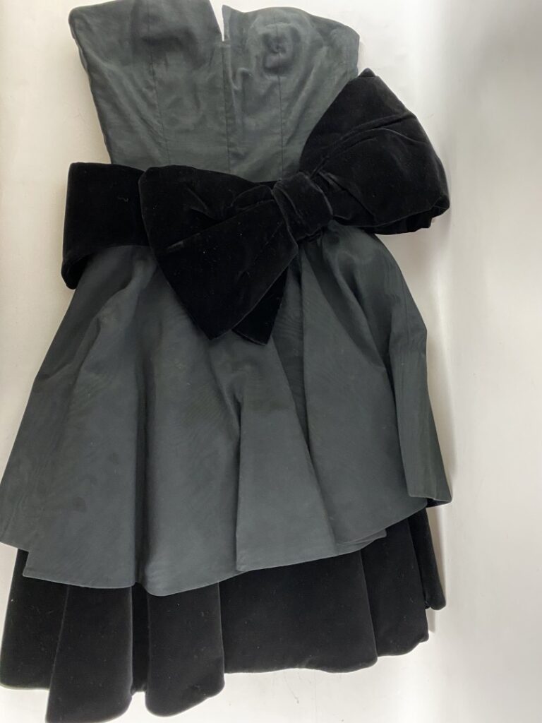 BALENCIAGA - Robe bustier noire en coton, ceinture en velours noir - Taille 40…