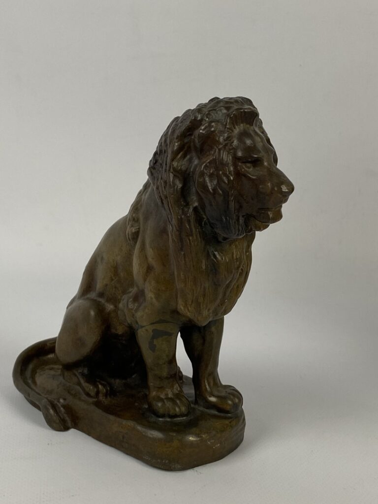 BARYE (d'après) - Lion - Bronze - Porte une signature - (rayures) - H: 18 cm