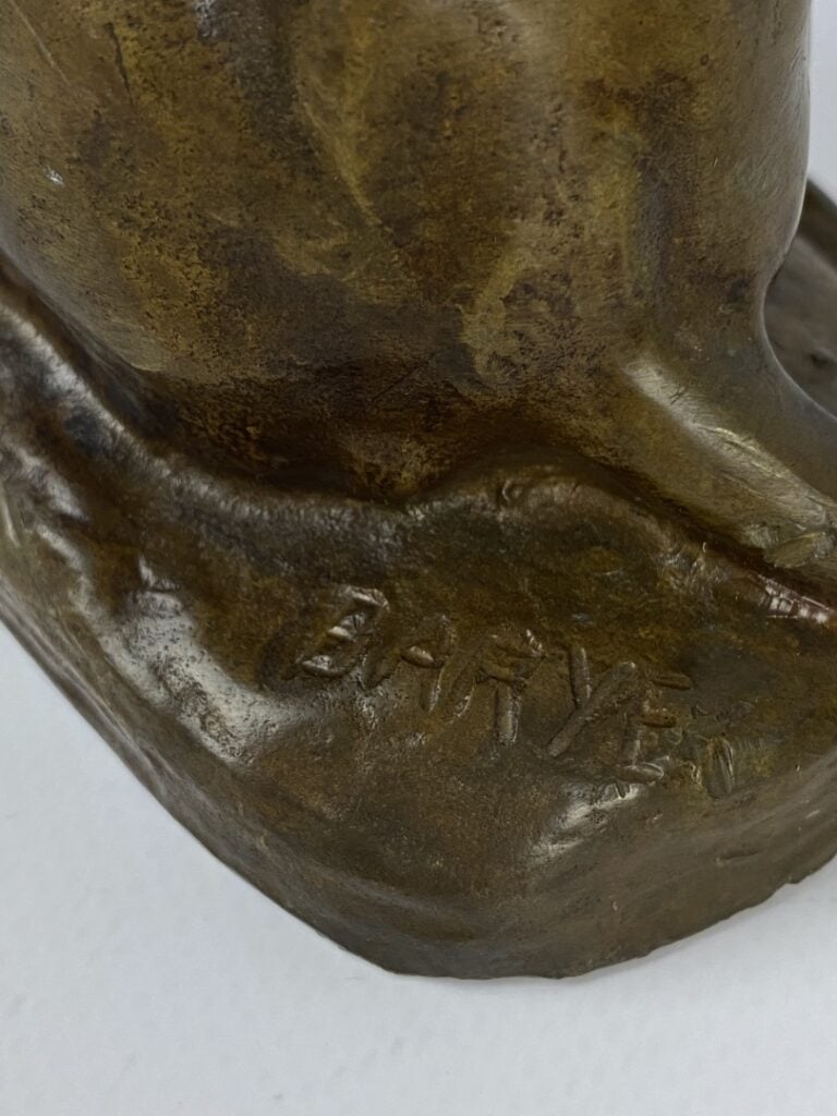 BARYE (d'après) - Lion - Bronze - Porte une signature - (rayures) - H: 18 cm