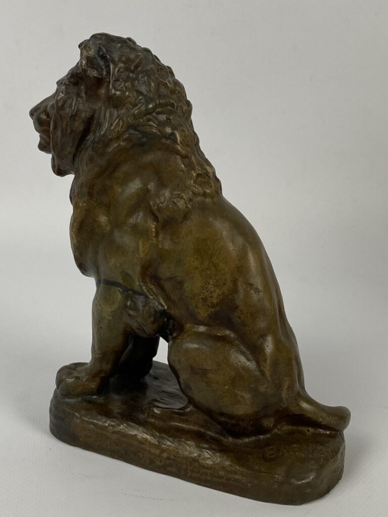 BARYE (d'après) - Lion - Bronze - Porte une signature - (rayures) - H: 18 cm