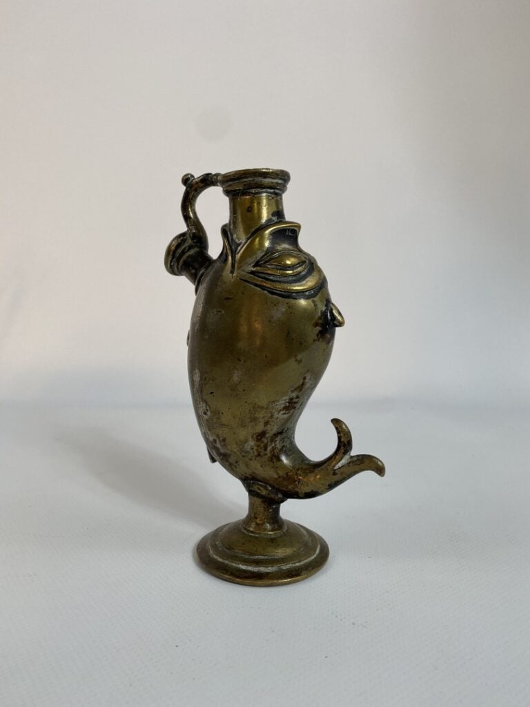 BASE DE HOOKAH ICHTYOMORPHE EN BRONZE - Travail probable d'Inde, XIXe siècle -…