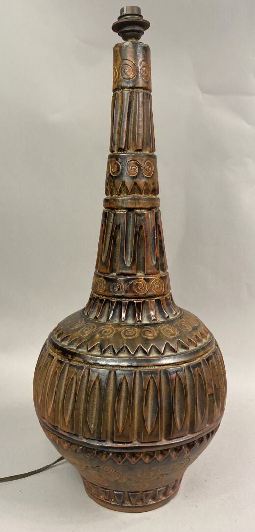 BESSONE Marius (1929) - Grand vase à panse renflée et long col en terre cuite é…