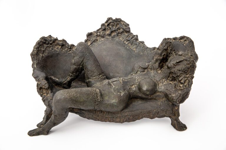 Blasco MENTOR (1919-2003). - Femme allongée dans un canapé - Epreuve en bronze,…