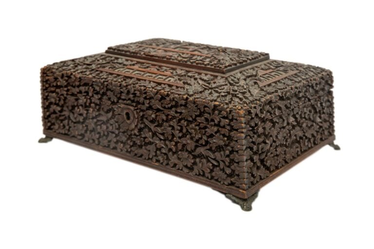 [/] BOITE A COUTURE / A OUVRAGE EN BOIS DE SANTAL - Inde de l'Ouest, Probableme…