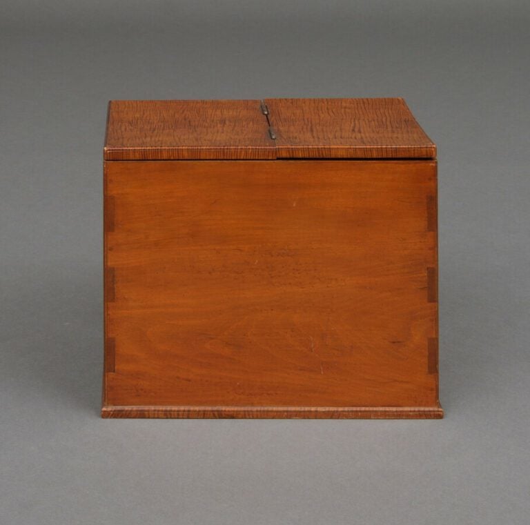 Boîte à couture en bois (haribako) avec 4 tiroirs à l'avant de différentes tail…