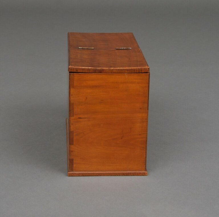 Boîte à couture en bois (haribako) avec 4 tiroirs à l'avant de différentes tail…