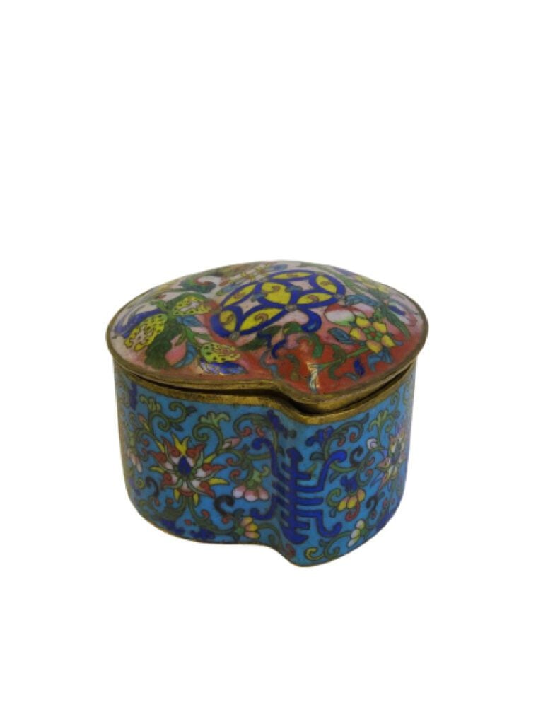 BOITE EN BRONZE EN EMAUX CLOISONNES - Chine - En forme de pêche de longévité, e…
