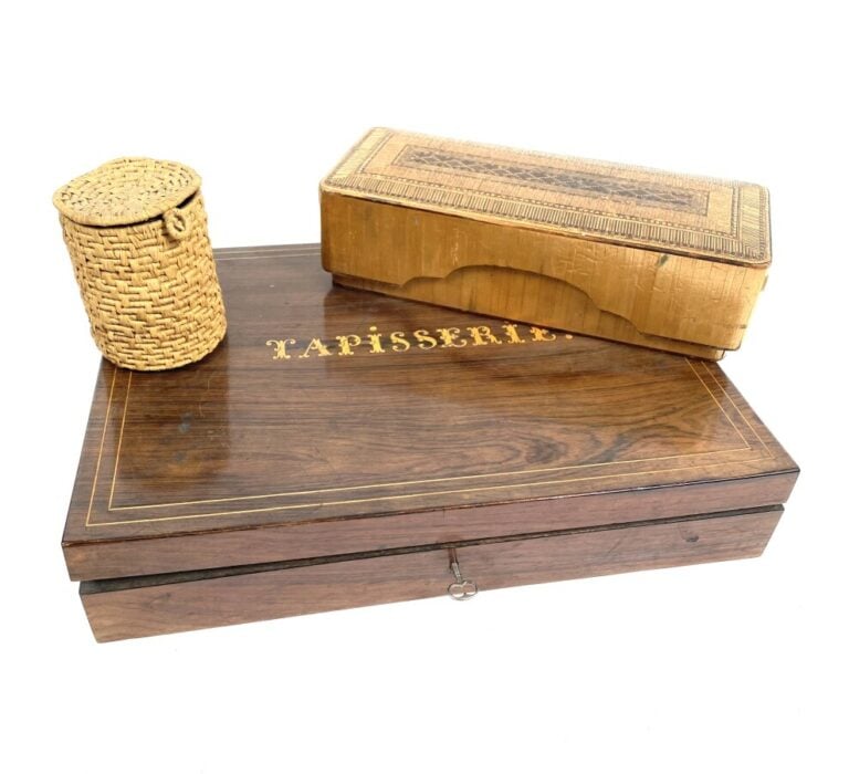 Boîte rectangulaire en marqueterie de paille - 7 x 10 x 25 cm - Joint : - Coffr…
