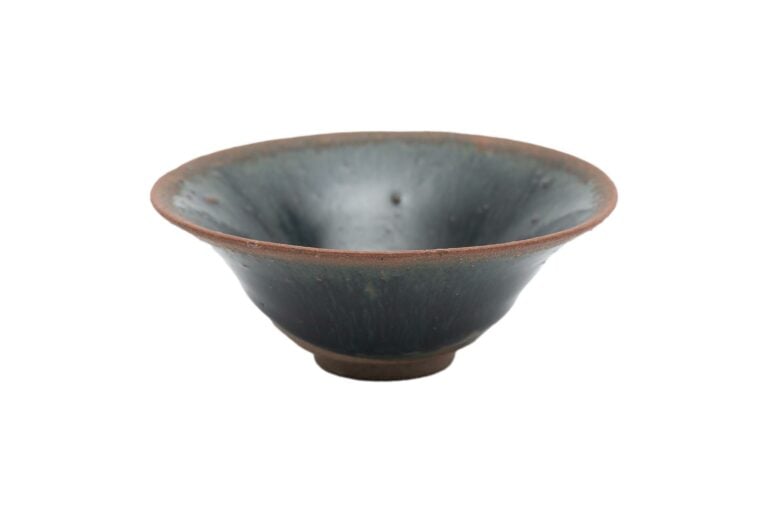[.] BOL CONIQUE EN GRES DANS LE STYLE DE TENMOKU - Chine, Dans le style des pro…