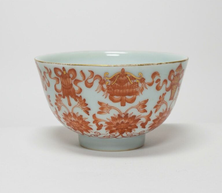 [.] BOL EN PORCELAINE A DECOR CORAIL DES TRESORS DU BOUDDHISME - Chine, De styl…