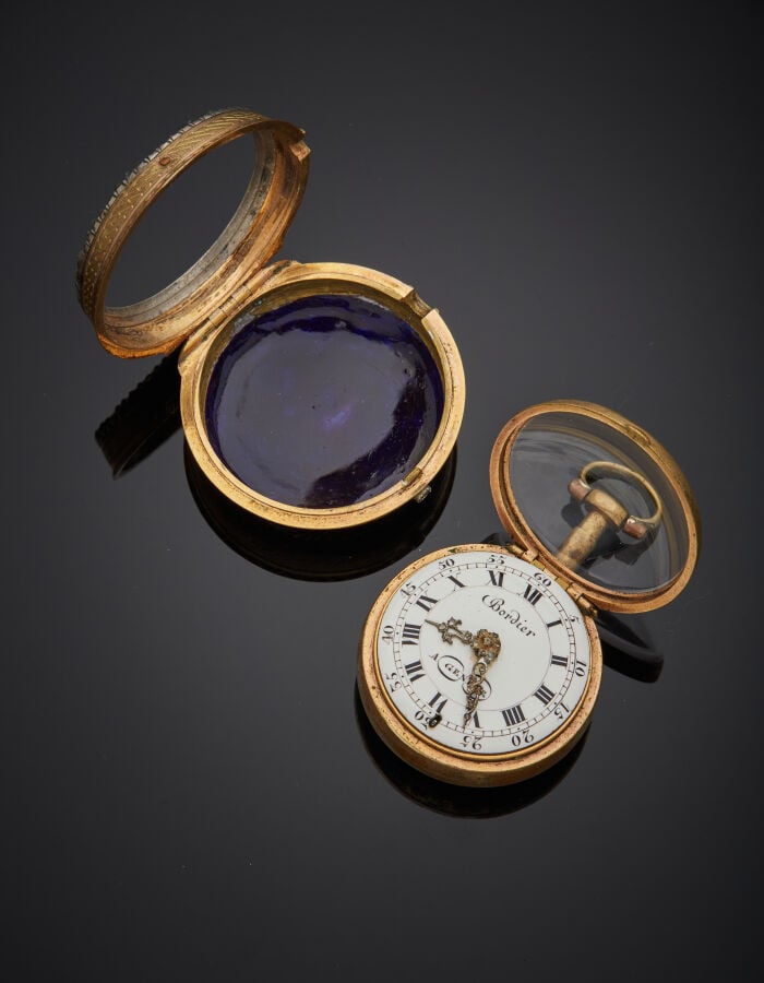 BORDIER - MONTRE de POCHE à double BOITIER en métal. Cadran émail blanc, chiffr…
