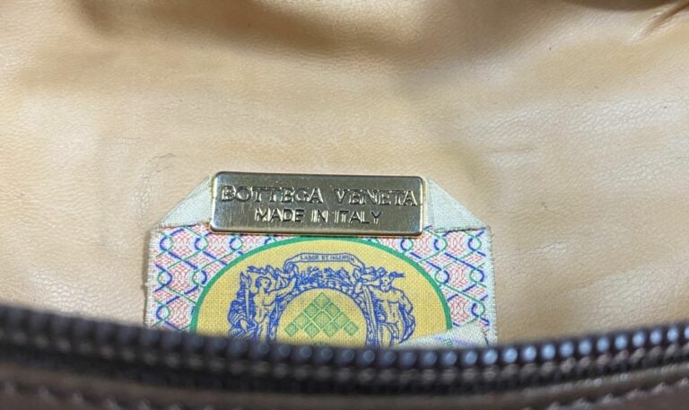 BOTTEGA VENETA - Sacoche banane en cuir d'agneau marron, ceinture à mailllons e…