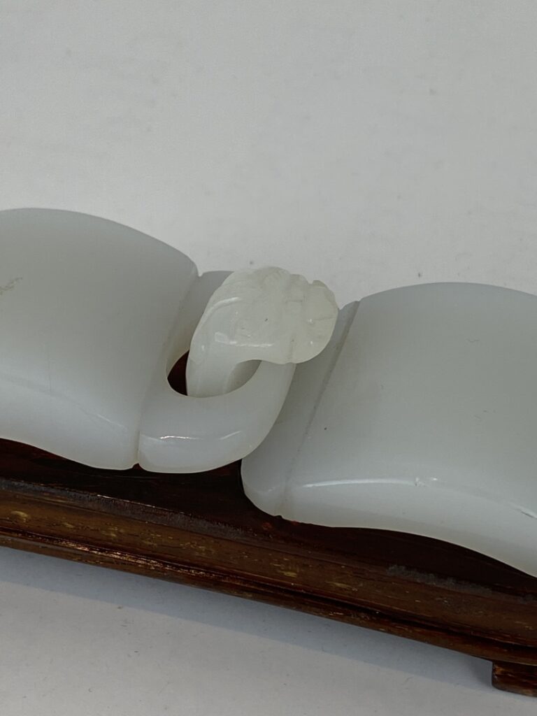 Boucle de ceinture en verre imitant le jade - Chine - Surface lisse, elle est s…