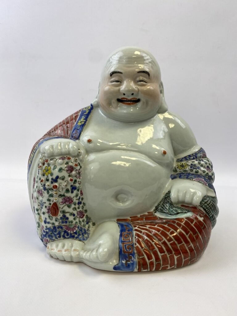 BOUDDHA / BUDAI / PUTAI EN PORCELAINE MOULEE - Chine, XXe siècle - Emaux polych…