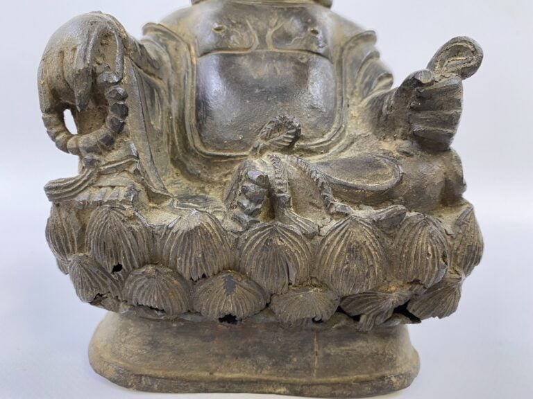 BOUDDHA EN BRONZE - Chine - Epoque MING (1368 - 1644) - Statuette de Budai sour…